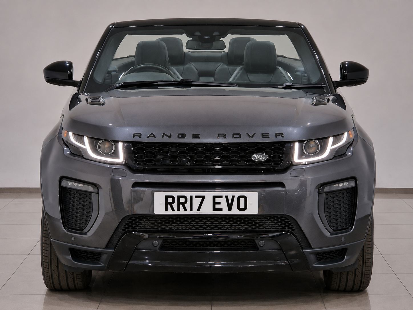 Range Rover Evoque Convertible — front view