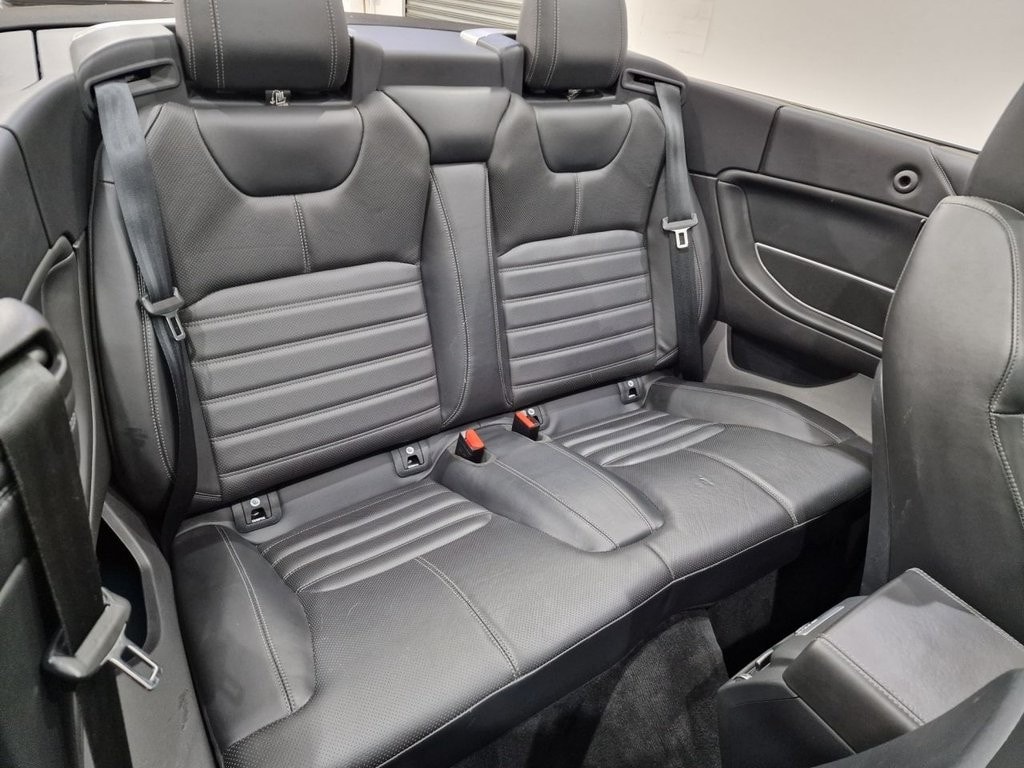 Evoque Convertible — rear seats